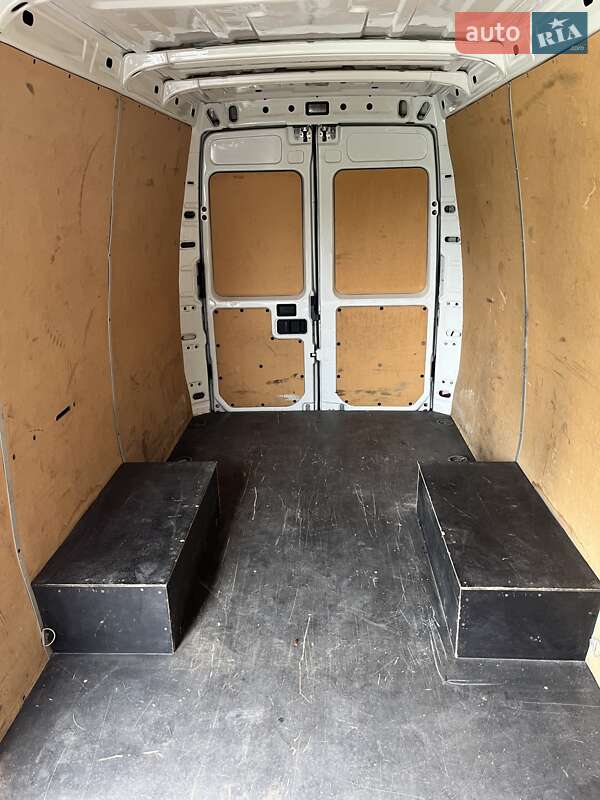 Грузовой фургон Iveco Daily 2012 в Мукачево