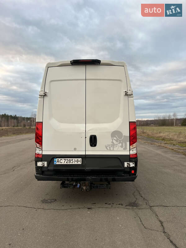 Микроавтобус грузовой (до 3,5т) Iveco Daily 2015 в Луцке