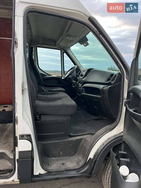 Микроавтобус грузовой (до 3,5т) Iveco Daily 2015 в Луцке