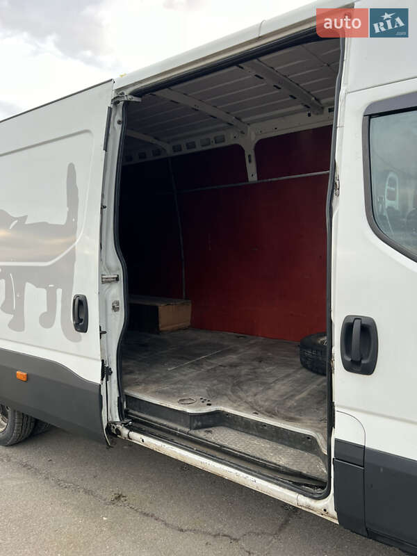 Микроавтобус грузовой (до 3,5т) Iveco Daily 2015 в Луцке
