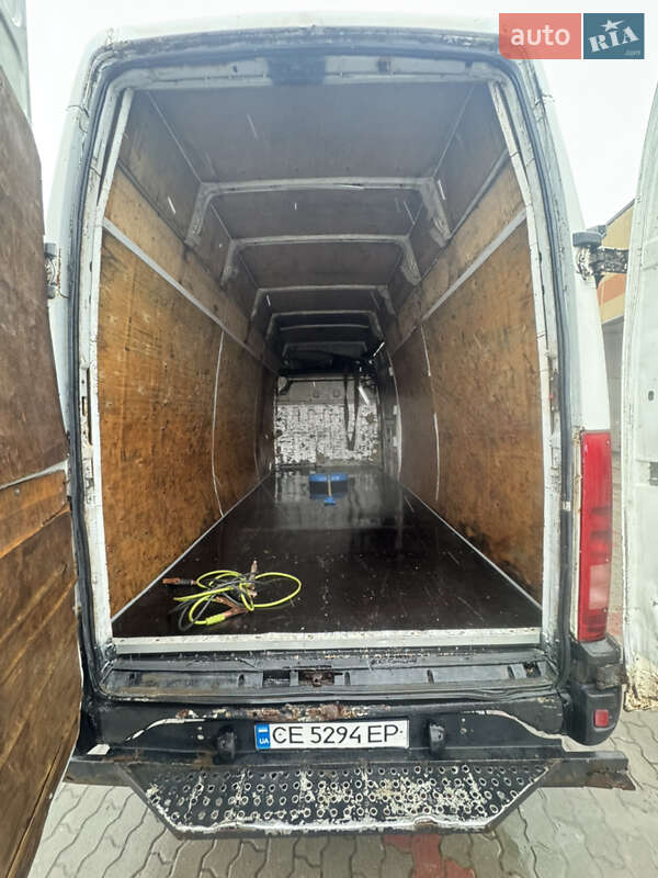 Вантажний фургон Iveco Daily 2006 в Чернівцях