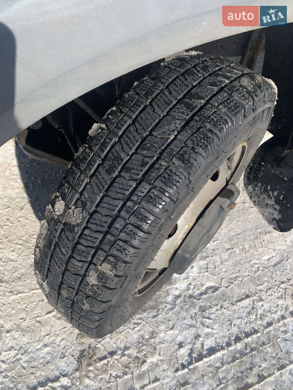 Вантажний фургон Iveco Daily 2004 в Рівному фото 10 Вантажний фургон Iveco Daily 2004 в Рівному