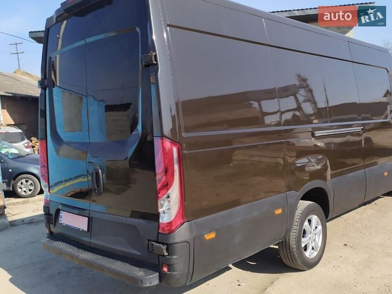 Вантажний фургон Iveco Daily 2021 в Рівному