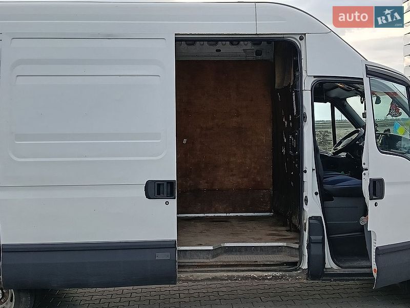 Грузовой фургон Iveco Daily 2007 в Малехове