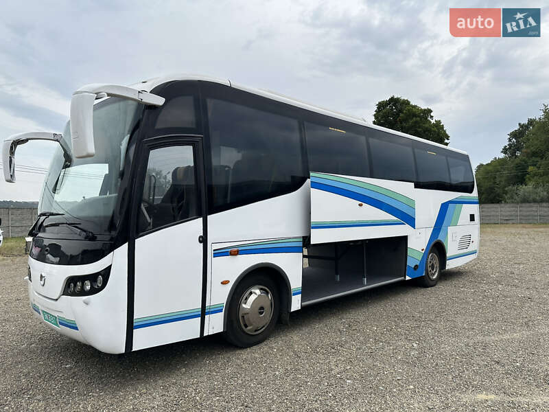 Туристичний / Міжміський автобус Iveco EuroCargo 2009 в Чернівцях