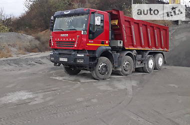 Самосвал Iveco Trakker 2007 в Кельменцах