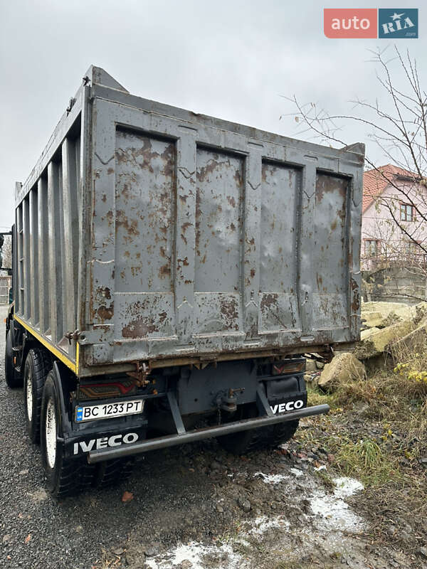 Самоскид Iveco Trakker 2008 в Ужгороді