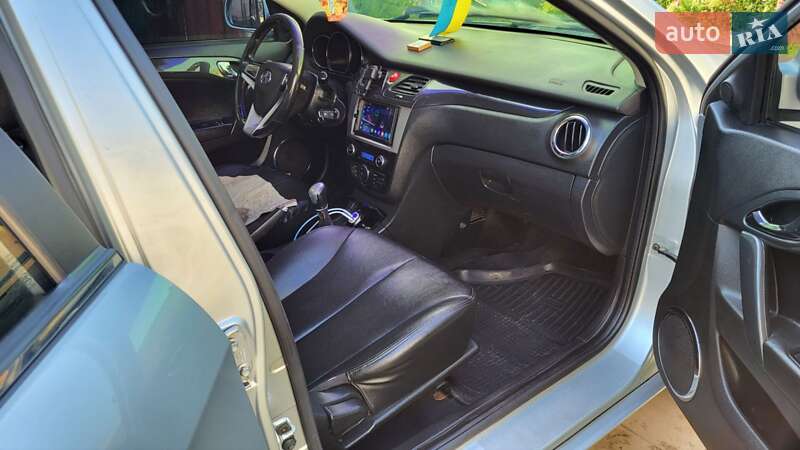 Седан JAC J5 2013 в Кременці