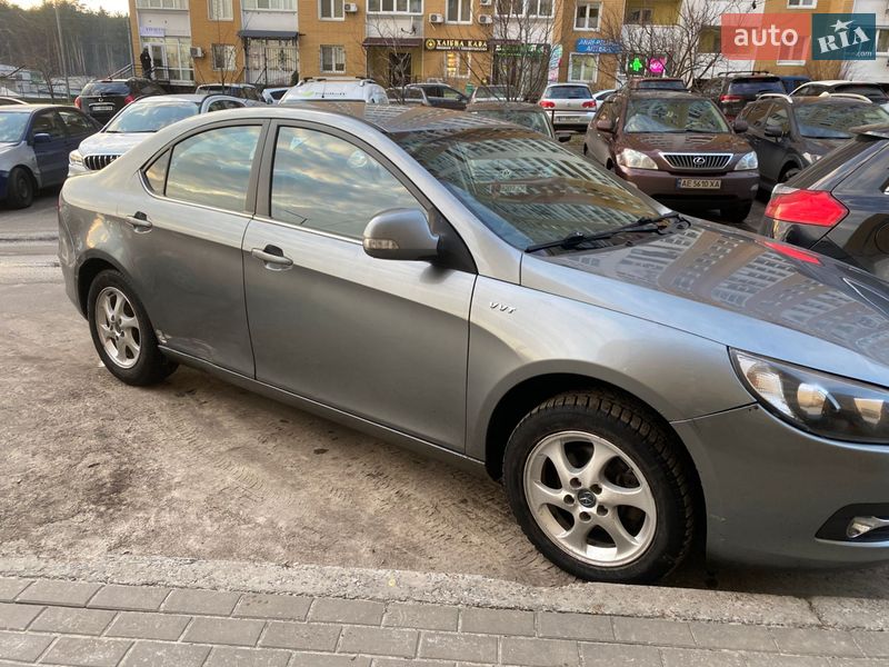 Седан JAC J5 2013 в Вышгороде