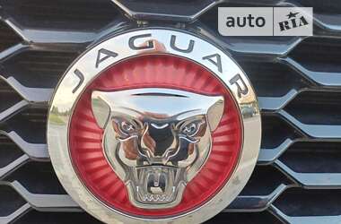 Внедорожник / Кроссовер Jaguar E-Pace 2019 в 