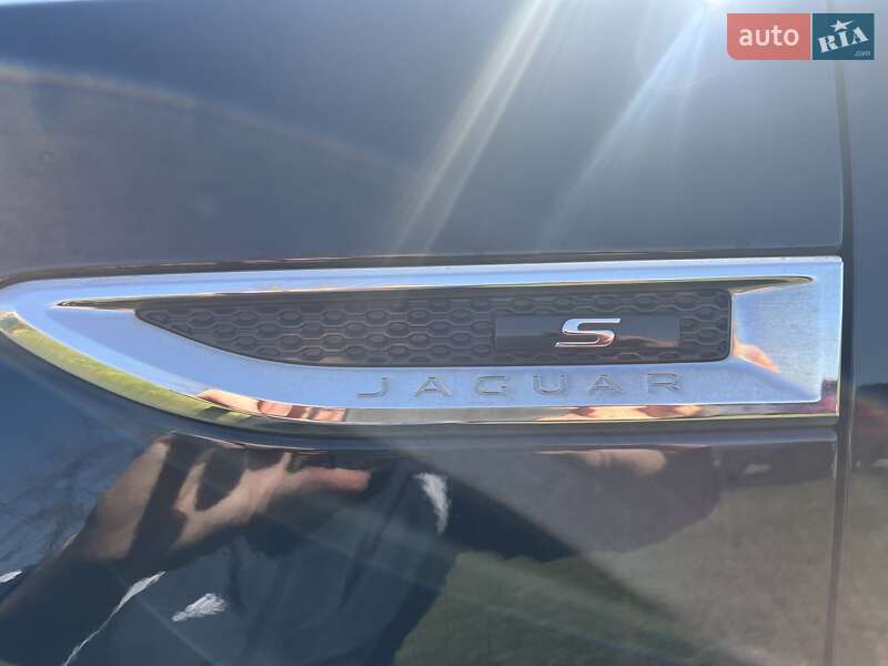 Внедорожник / Кроссовер Jaguar E-Pace 2017 в Киеве