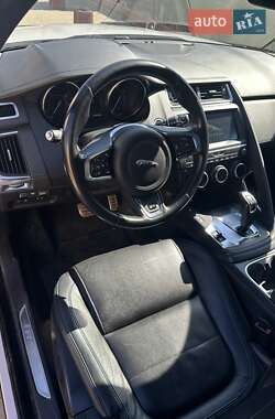 Внедорожник / Кроссовер Jaguar E-Pace 2019 в 