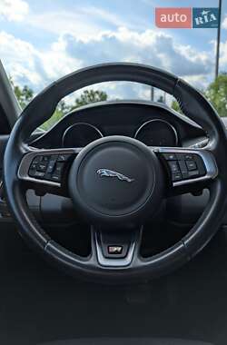 Позашляховик / Кросовер Jaguar E-Pace 2018 в 