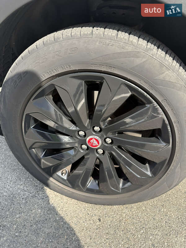 Позашляховик / Кросовер Jaguar E-Pace 2019 в Києві