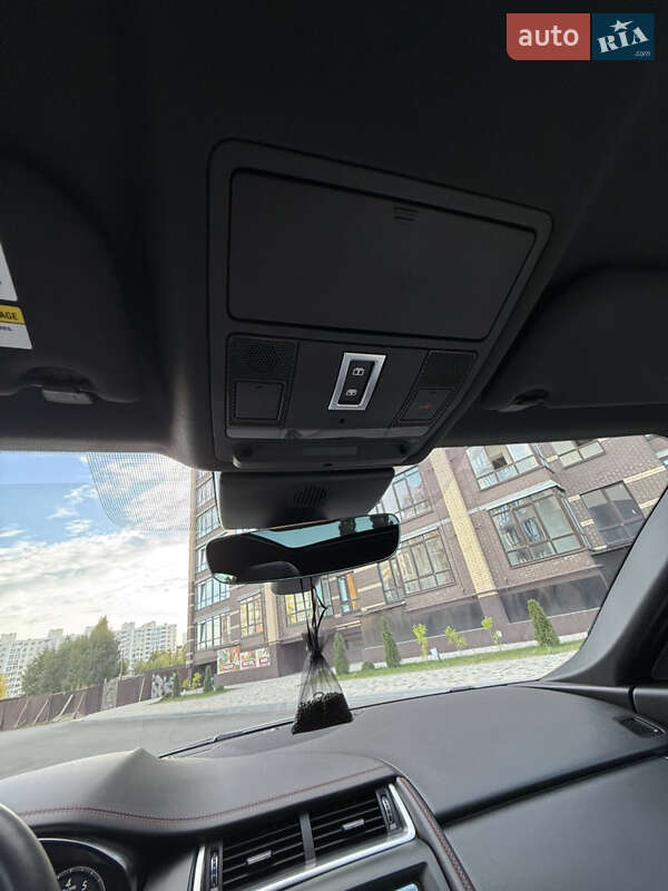 Внедорожник / Кроссовер Jaguar E-Pace 2019 в Киеве