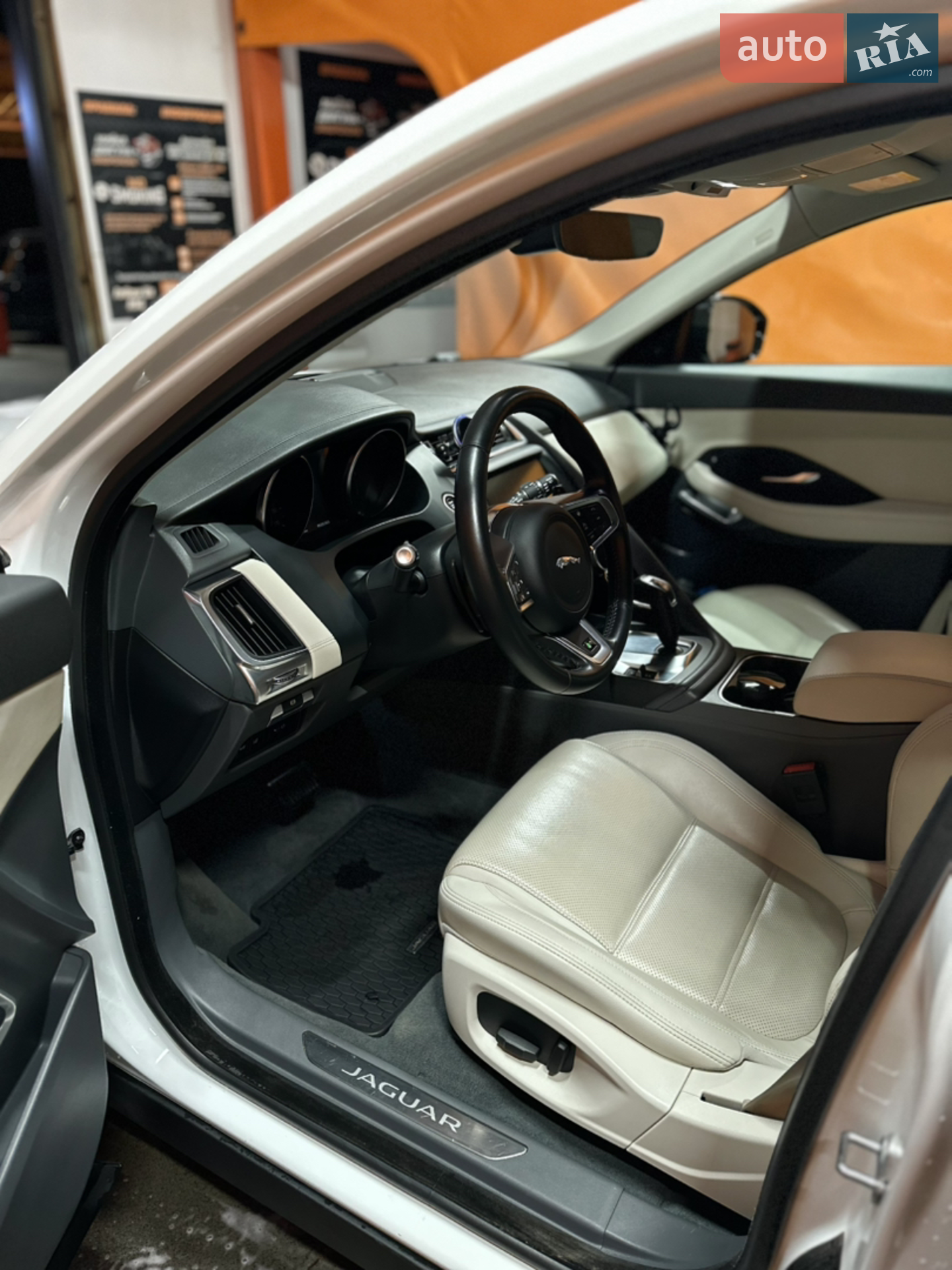 2019 Jaguar E-Pace - мініатюра 16