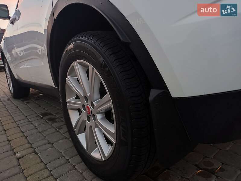 Позашляховик / Кросовер Jaguar E-Pace 2019 в Львові