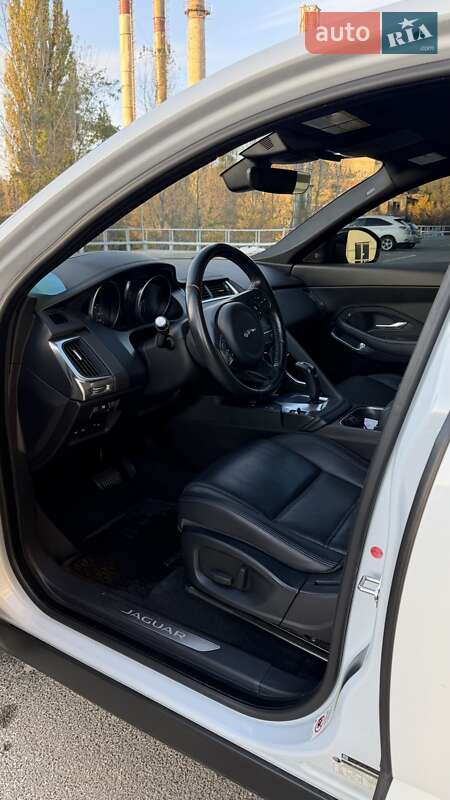 Позашляховик / Кросовер Jaguar E-Pace 2017 в Києві