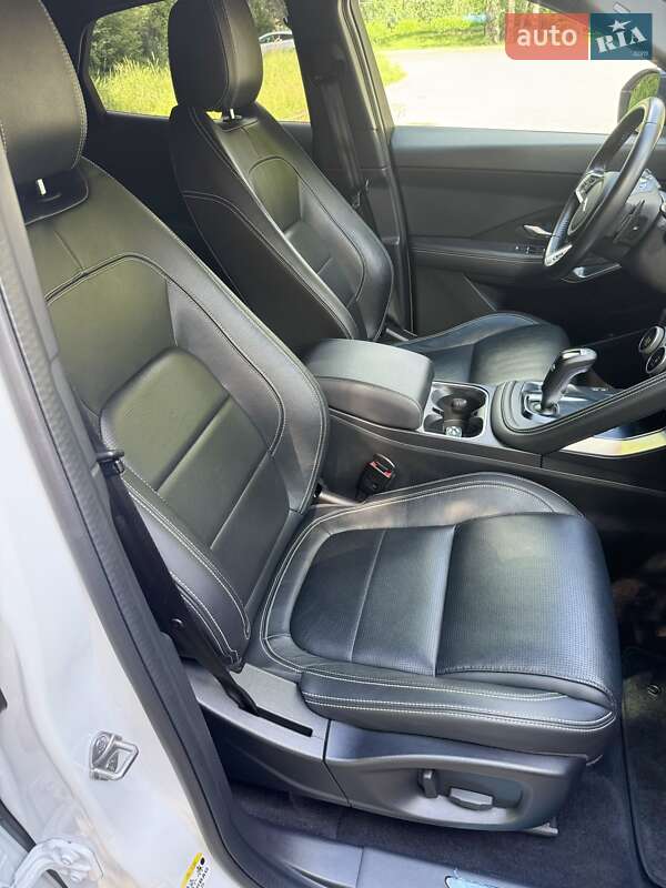 Позашляховик / Кросовер Jaguar E-Pace 2020 в Чернівцях