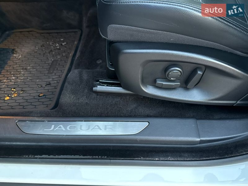 Внедорожник / Кроссовер Jaguar E-Pace 2019 в Киеве
