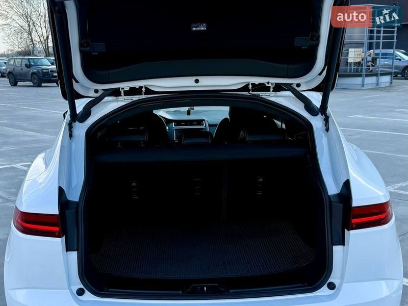 Позашляховик / Кросовер Jaguar E-Pace 2019 в Києві