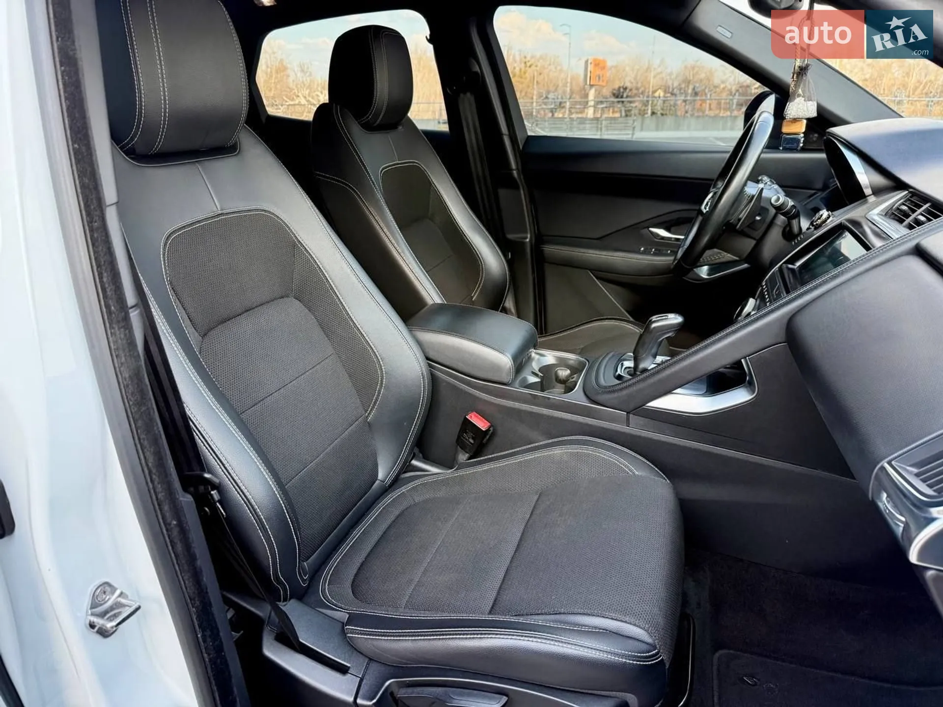 2019 Jaguar E-Pace - мініатюра 30