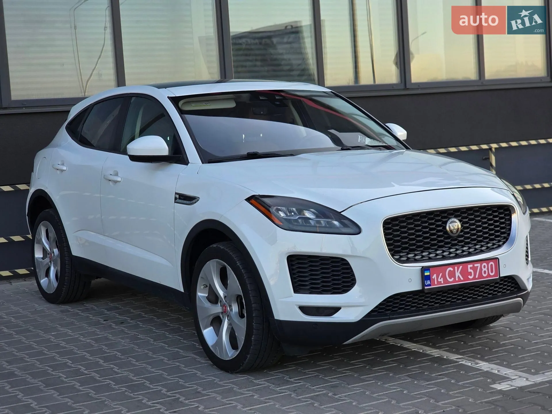2019 Jaguar E-Pace - мініатюра 2