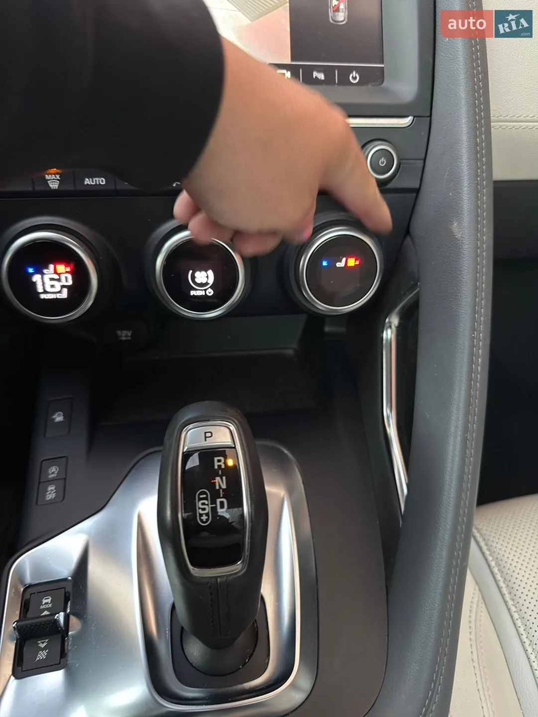 2019 Jaguar E-Pace - мініатюра 32