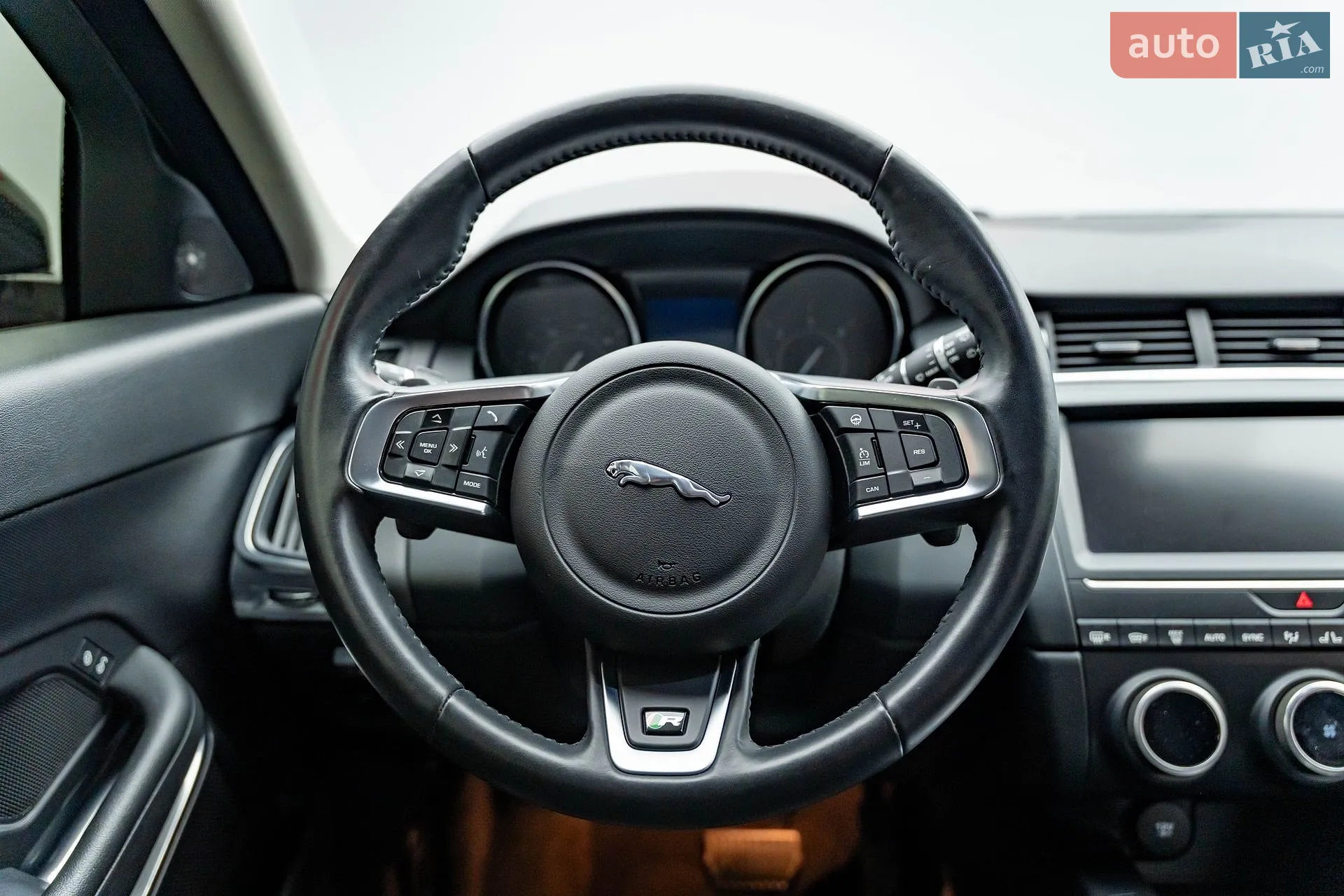 2019 Jaguar E-Pace - мініатюра 14