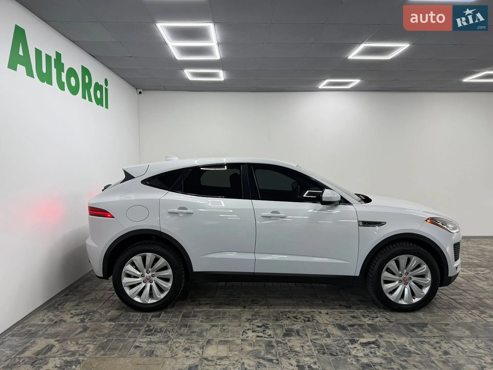 2017 Jaguar E-Pace - мініатюра 2