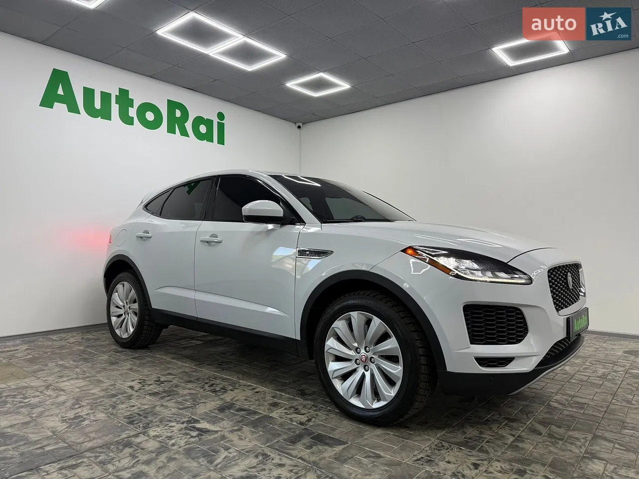 2017 Jaguar E-Pace - мініатюра 38