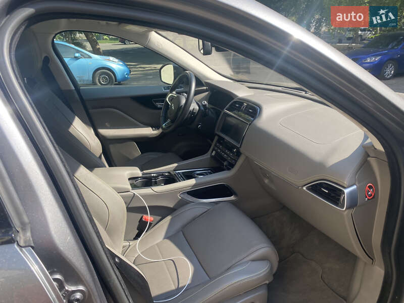 Внедорожник / Кроссовер Jaguar F-Pace 2017 в Одессе фото 6 Внедорожник / Кроссовер Jaguar F-Pace 2017 в Одессе