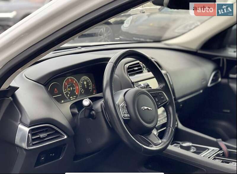 Позашляховик / Кросовер Jaguar F-Pace 2017 в Києві