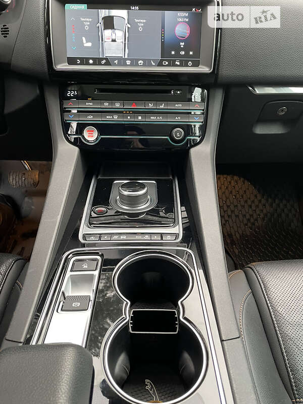 Позашляховик / Кросовер Jaguar F-Pace 2016 в Києві