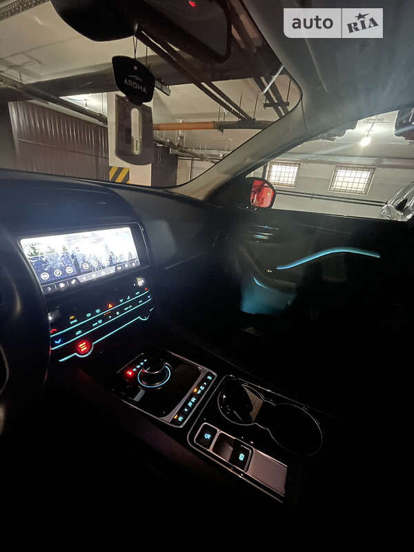 Позашляховик / Кросовер Jaguar F-Pace 2016 в Києві