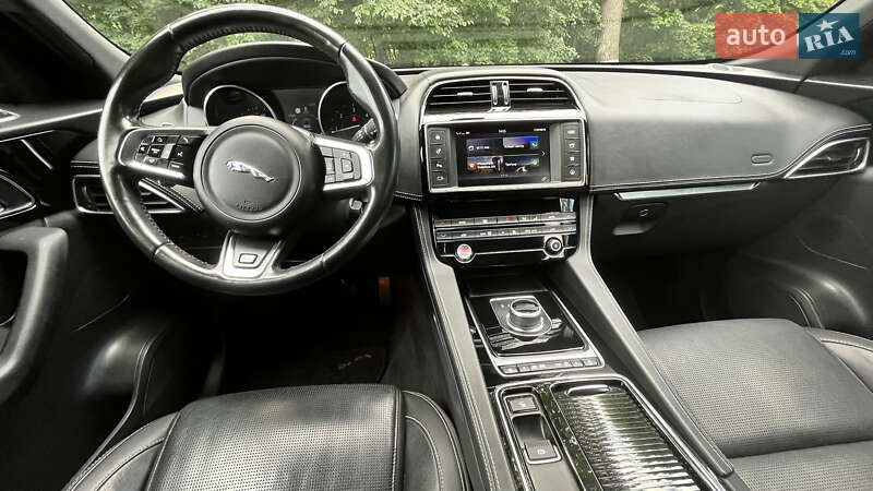 Внедорожник / Кроссовер Jaguar F-Pace 2018 в Черновцах