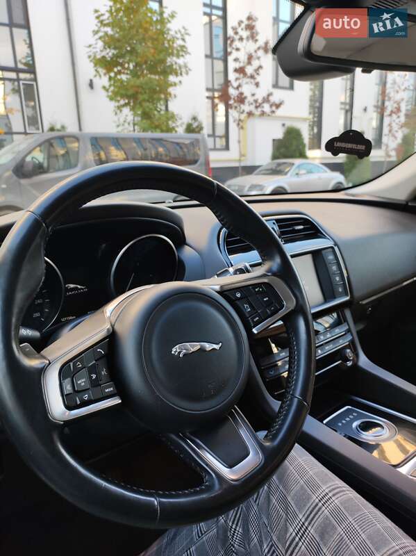 Позашляховик / Кросовер Jaguar F-Pace 2017 в Києві