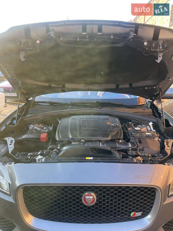 Внедорожник / Кроссовер Jaguar F-Pace 2017 в Новоднестровске