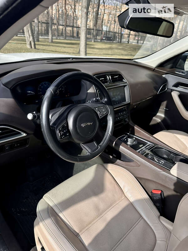Позашляховик / Кросовер Jaguar F-Pace 2016 в Києві фото 8 Позашляховик / Кросовер Jaguar F-Pace 2016 в Києві