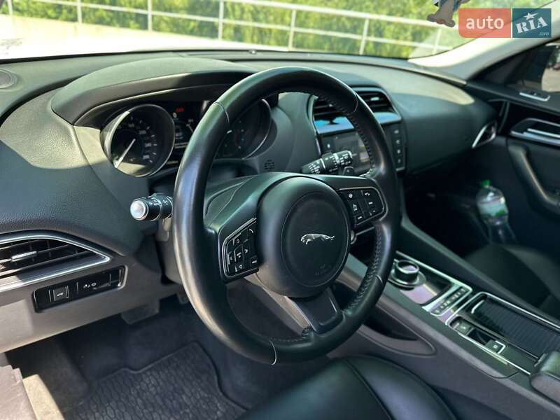Позашляховик / Кросовер Jaguar F-Pace 2017 в Києві