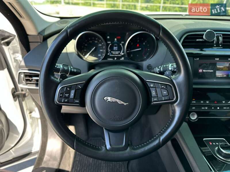 Позашляховик / Кросовер Jaguar F-Pace 2017 в Києві