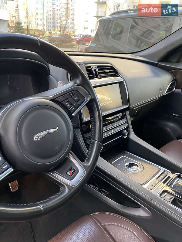 Внедорожник / Кроссовер Jaguar F-Pace 2017 в Ивано-Франковске