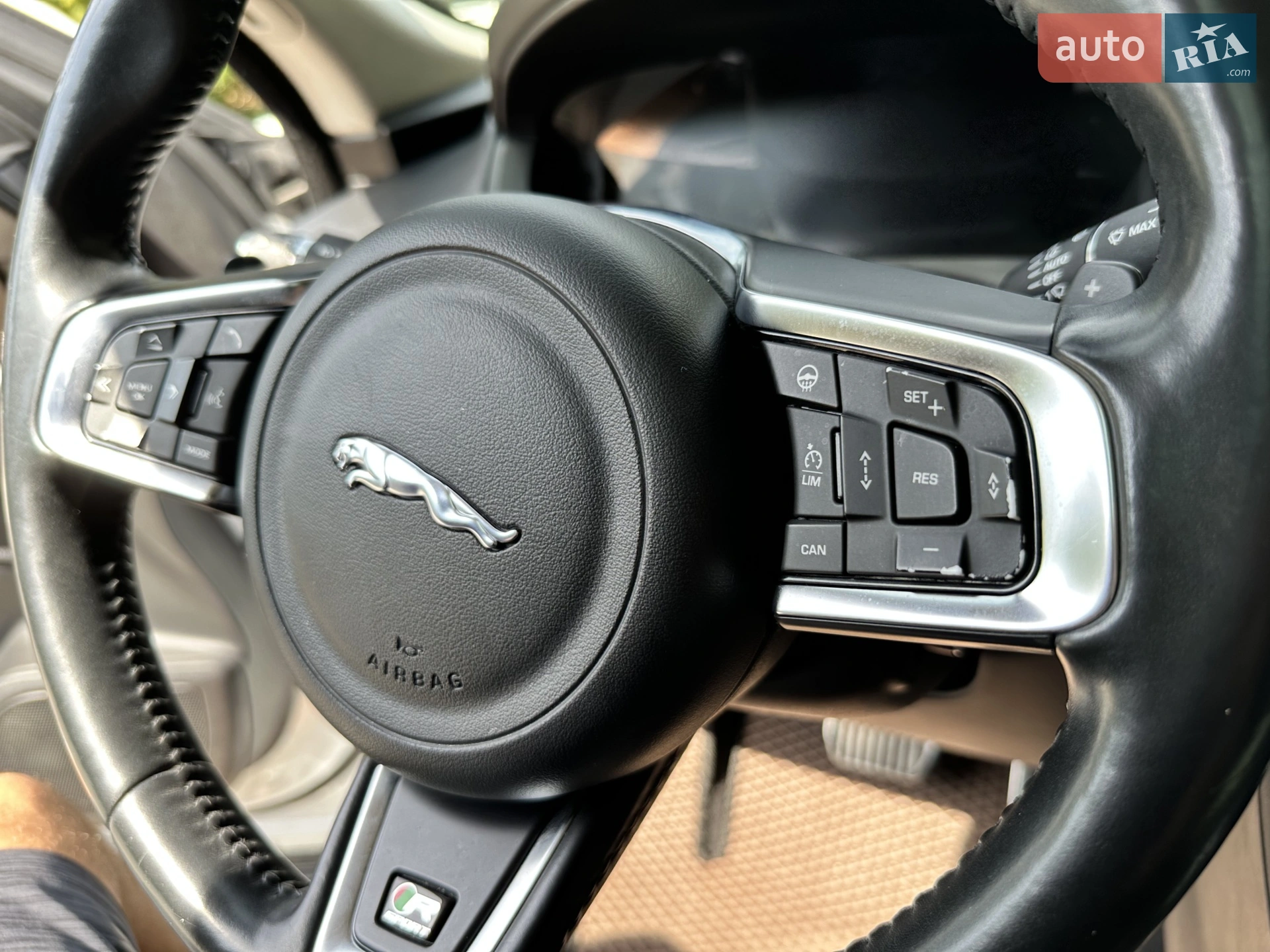 2016 Jaguar F-Pace - мініатюра 38