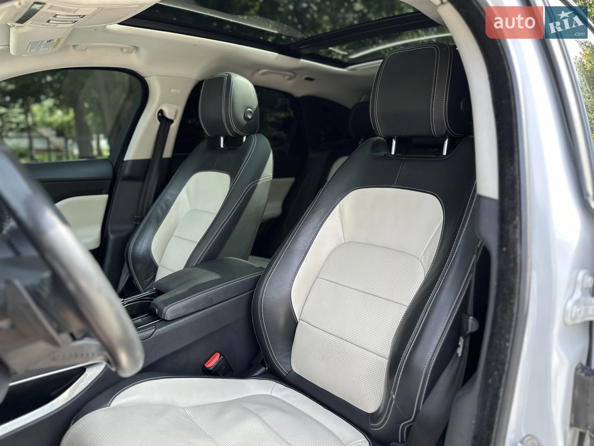2016 Jaguar F-Pace - мініатюра 47