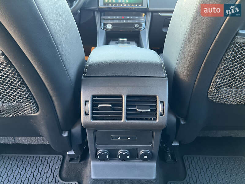 Внедорожник / Кроссовер Jaguar F-Pace 2018 в Киеве фото 12 Внедорожник / Кроссовер Jaguar F-Pace 2018 в Киеве