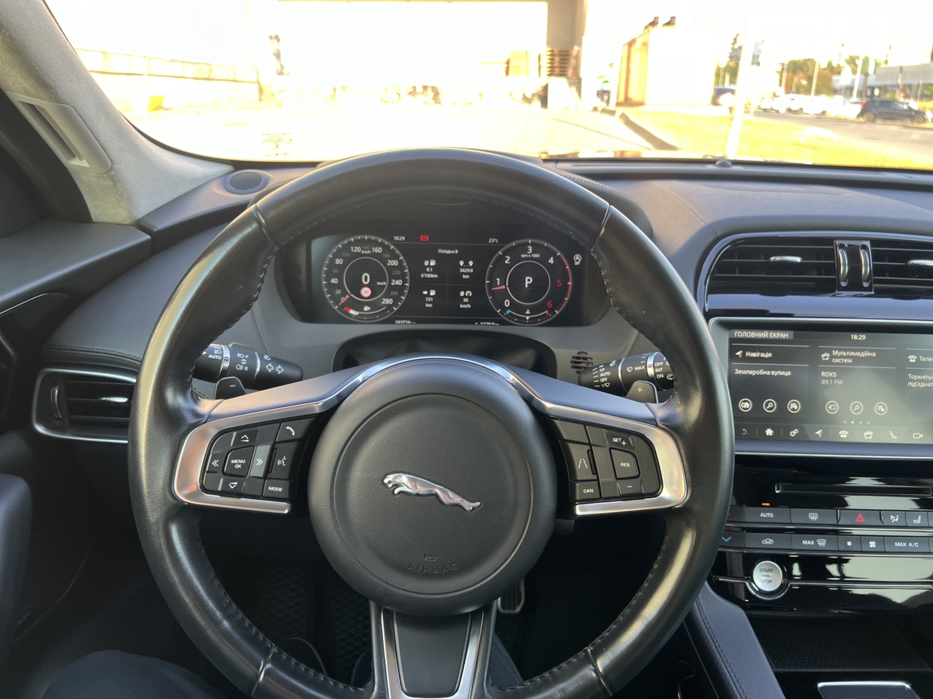 2018 Jaguar F-Pace - мініатюра 11
