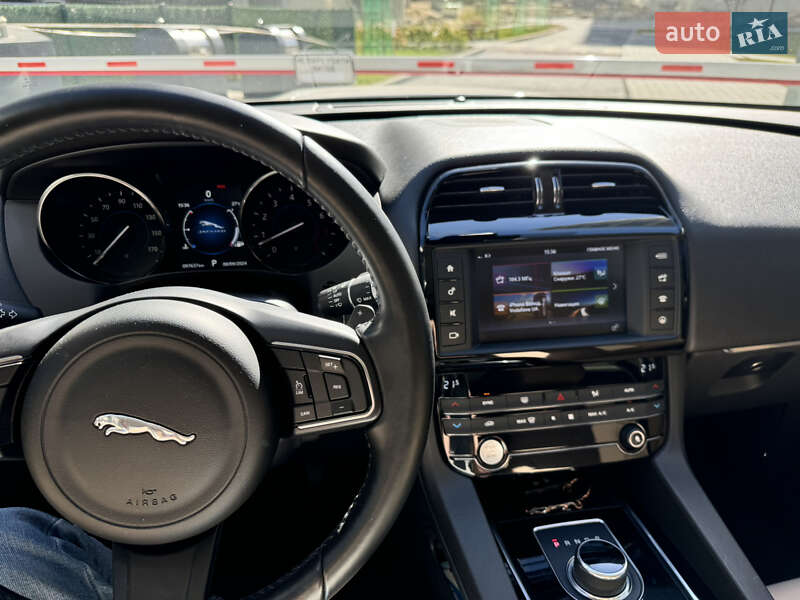 Внедорожник / Кроссовер Jaguar F-Pace 2016 в Львове