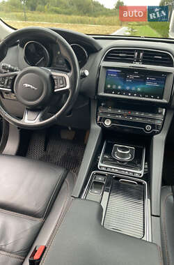 Позашляховик / Кросовер Jaguar F-Pace 2019 в 