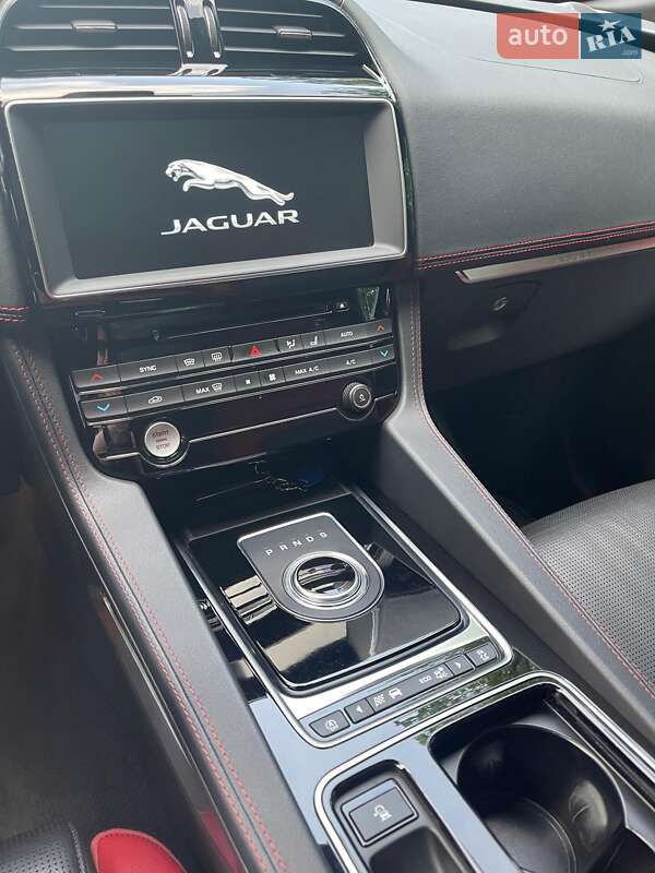 Внедорожник / Кроссовер Jaguar F-Pace 2018 в Киеве фото 14 Внедорожник / Кроссовер Jaguar F-Pace 2018 в Киеве