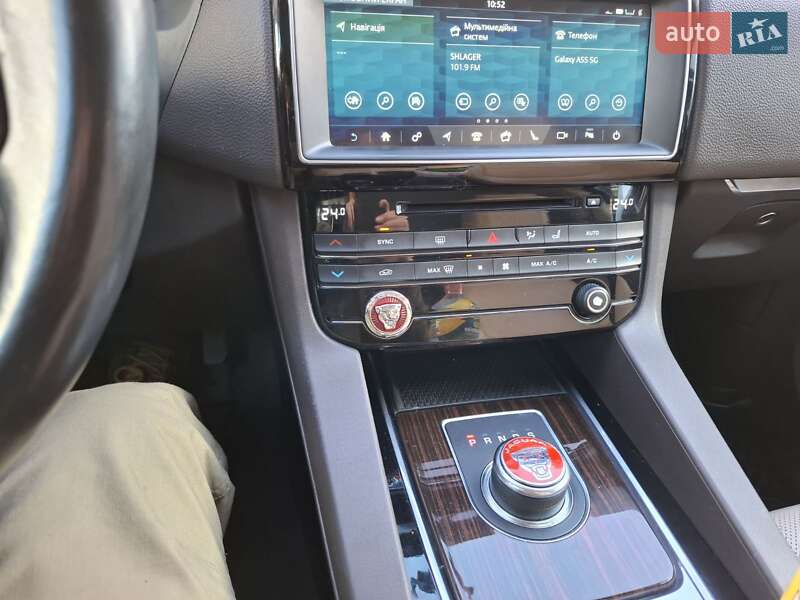 Внедорожник / Кроссовер Jaguar F-Pace 2016 в Киеве